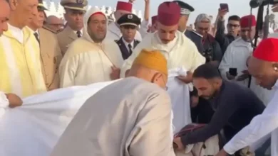 صورة الوالي شوراق عامل عمالة مراكش يخرج عن التوجيهات الملكية السامية وينحر أضحية العيد