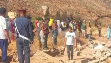 صورة مقتل راعي غنم وقطيعه بعد إنهيار سور مدرسة على رؤوسهم بإقليم أزيلال