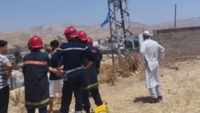 صورة شابّة تحاول الانتحار بتسلق عمود كهرباء في تازة وتُنقذ في اللحظات الأخيرة