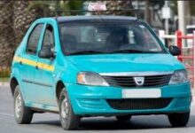 صورة سائق طاكسي بطنجة يهين الزبون على الساعة 22و46 دقيقة على مستوى شارع طارق بن زياد