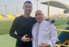 صورة كريستيانو رونالدو يحتفل بعيد ميلاد الطباخ المغربي لفريق النصر في معسكر النمسا