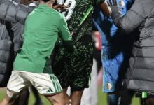 صورة الكاف يصدر عقوبات تأديبية صارمة في حق الاتحاد الجزائري عقب أحداث مباراة الجزائر ونيجيريا