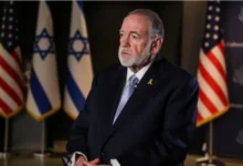 صورة غضب عربي على تصريحات السفير الأميركي حول “حق إسرائيل ” في ضم أراضي من مصر إلى العراق … وغوغاء العرب لا تصنع موقفاً ولا تحمي السيادة