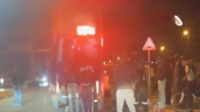 صورة بني ملال… إصابة شابين في حادثة سقوط دراجة نارية قرب مدارة طريق تادلة*