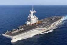 صورة رئيس فرنسا يزج بحاملة الطائرات “شارل ديجول” إلى حرب الشرق الأوسط ويهاجم أمريكا وإسرائيل وإيران