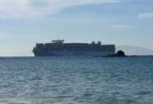 صورة توتر الخليج يدفع “ميرسك” إلى تعليق عبور سفنها عبر مضيق هرمز