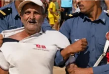 صورة سلا : “صورو البطل للي تشد على رزقو” .. تضامن مطلق مع فلاح إعتقله الدرك