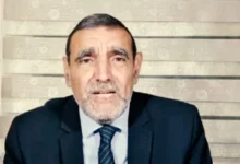 صورة العشاب الفايد في مرمى الغضب … هجوم على الرسول ﷺ تفجر عاصفة من الانتقادات وولد الددو يتهمه بالتطاول على المقدسات
