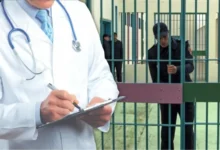 صورة إعتقال طبيب ومساعدته بمراكش بسبب تسليم شواهد مزورة