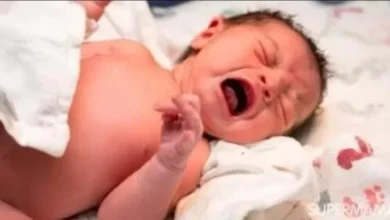 صورة سبتة : المعبر الوهمي بين الجغرافيا والسيادة والإنسانية … الشرطة الإسبانية تتقذ رضيع مغربي من موت محقق