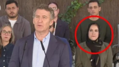 صورة مليلية … ظهور مناضلة بالحجاب في مؤتمر الحزب الشعبي الإسباني يحرج اليمين ويكشف تناقض خطابه