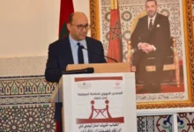 صورة احتجاج نقابي على إقصاء مهنيي الصحة من منتدى الحكامة بطنجة