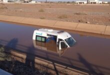 صورة نجاة ركاب بأعجوبة.. سقوط سيارة إسعاف في قناة “زرابة” بين تمصلوحت وتحناوت