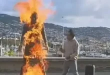 صورة إحراق تمثال كريستيانو رونالدو أمام متحفه في ماديرا يثير موجة استنكار واسعة