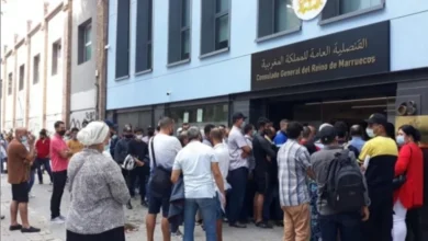 صورة تعمل حتى في الويكاند … تعبئة قنصلية مغربية ببرشلونة تواكب تسوية أوضاع المهاجرين وتفتح أبواب الأمل للإقامة القانونية في إسبانيا