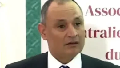 صورة الوزير مزور يحتقر مغاربة الخارج : للي بغا يبقى برا يبقى