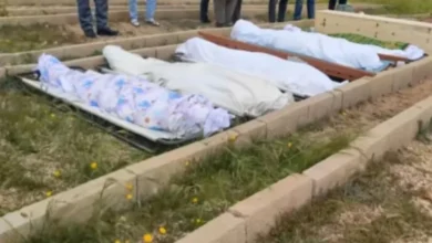 صورة جرادة تبكي سبعة أرواح إفريقية مهاجرة … البرد القارس يبتلع أحلام العبور في صمت الجبال