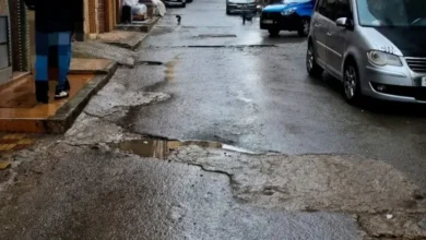 صورة الحسيمة تغرق في الحفر … إرث وفساد المجالس السابقة يثقل حاضر عاصمة الصيف