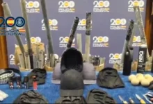 صورة إسبانيا : سكاكين وعصي وسلاسل و95 قضيبًا حديديًا تهزّ الأجواء قبل نهائي كأس الملك في إشبيلية… ترسانة خطيرة واعتقال عشرات الألتراس