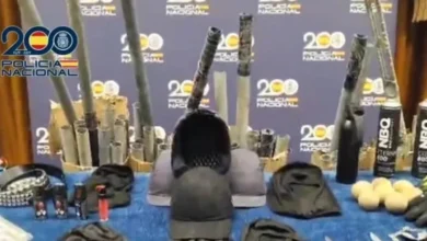 صورة إسبانيا : سكاكين وعصي وسلاسل و95 قضيبًا حديديًا تهزّ الأجواء قبل نهائي كأس الملك في إشبيلية… ترسانة خطيرة واعتقال عشرات الألتراس