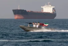 صورة إطلاق نار إيراني على ناقلة في مضيق هرمز