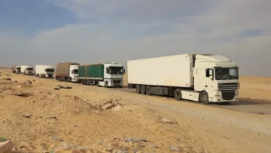 صورة شاحنات مغربية عالقة في مالي وسط تصاعد أمني وتحرك دبلوماسي عاجل