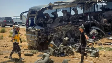 صورة سوريا: 35 قتيلا في اصطدام حافلتين على طريق دير الزور-دمشق
