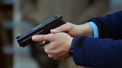 صورة رصاصة تحذيرية لسلاح وظيفي تشل حركة “مخدر” هدد سلامة المواطنين والشرطة بسيدي قاسم