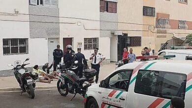 صورة عاجل…عناصر (الصقور) بأمن أكادير تطارد مشتبه فيهما على متن دراجة نارية وتوقفهما