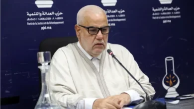 صورة بنكيران يفتح النار على أخنوش: مصيرك هو المحكمة والسجن .. وملف الـ260  مليار يشعل المواجهة