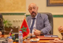 صورة توقيف عمدة طنجة منير ليموري بعد وصوله إلى مطار ابن بطوطة على خلفية قضية تزوير أوراق التصويت