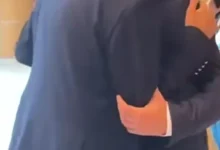 صورة الحسيمة : في أول ظهور له … البرلماني كريم البوطاهري ينحني أمام بايتاس ويقبل له الكتف