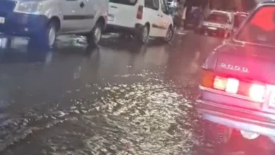 صورة الحسيمة : نصف ساعة من الأمطار تكشف البترول الأسود بشوارع إمزورن وكارثة بجماعة بني بوعياش