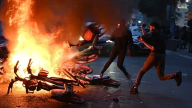 صورة ترامب يصب الزيت على النار  أمريكا تتهم المهاجرين بأنهم وراء أعمال الشغب