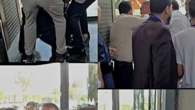 صورة إصابة فوزي لقجع في وجهه بعد اصطدامه بباب زجاجي